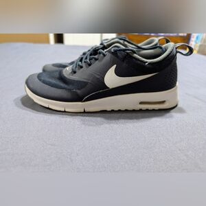 Nike Air Max Thea Size 4Y Navy Blue‎ EUC
